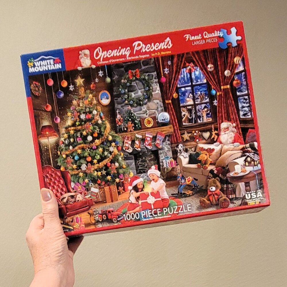 White Mountain Christmas OPENING PRESENTS 1000 piece Jigsaw Puzzle